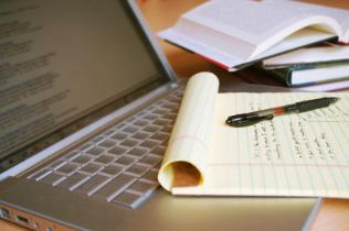 laptop1, Laptop with a notepad and pen on it